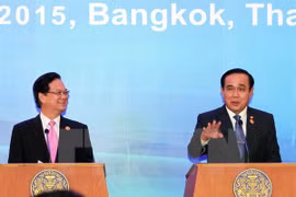 Prime Minister Nguyen Tan Dung (L) and his Thai counterpart Prayuth Chan-ocha at the press conference. (Photo: VNA)