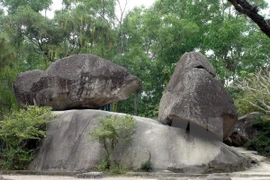 Hon Trong Mai (Male & Female) in Thanh Hoa province (Photo: VNA)