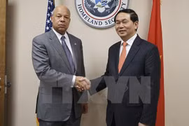 Minister Tran Dai Quang (R) and the US. Minister of Homeland Security Jeh Johnson (Photo: VNA)