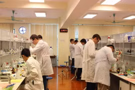 Candidates do practice exercise (Photo: VNA)