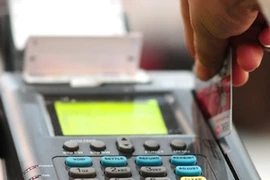 E-payments for online orders accounted for a mere 19 per cent of transactions using the 72 million ATM cards in circulation in the country. (Photo: VNS)