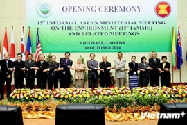 Heads of the delegations at the meeting (Photo: VNA)