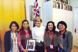 Australian Minister of Foreign Affairs and Trade Julie Bishop and delegation of the Vietnam Women's Union. (Photo: VNA)