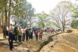 Veterans visit Hill A1 (Photo: VNA)