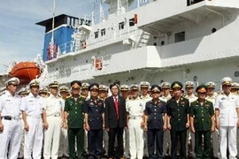 Vietnamese and Japanese officers at Tien Sa port (Source: VNA)