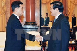 President Truong Tan Sang (R) receives RoK Minister of Defence Han Min-koo (Photo: VNA)
