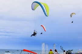 Vietnam to host first ever paragliding tournament 