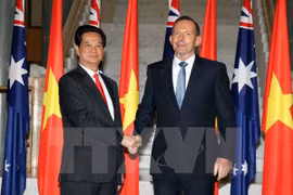 Prime Minister Nguyen Tan Dung and his Australian counterpart Tony Abbott (Source: VNA)