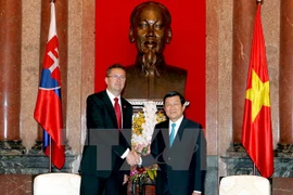 President Truong Tan Sang received Slovakian Defence Minister Martin Glvac in Hanoi on June 9 (Photo:VNA)