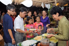 Visitors at the 2014 Southern Land Cuisine Festival (Photo: VNA)
