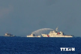 Chinese armed vessels surrounding the illegal oil rig keep on attacking Vietnam's ships conducting law enforcement missions in Vietnam's waters. Photo: VNA