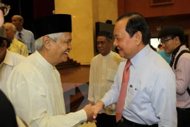 Secretary of the Ho Chi Minh City's Party Committee Le Thanh Hai met dignitaries (Photo: VNA)