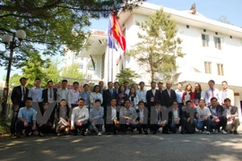 The new VSAK executive board pose for photos (Photo: VNA)