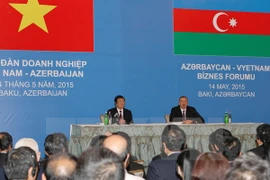 State President Truong Tan Sang (left) at the Vietnam-Azerbaijan business forum on May 14. (Photo: VNA)