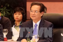 PM Nguyen Tan Dung speaks at the forum (Photo: VNA)