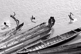 Duong Phu Tam's photo Tuoi Tho Tren Dong Song.