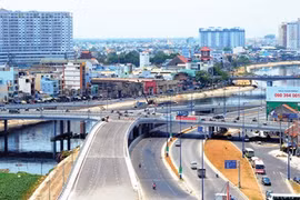 An overview of Calmette Bridge, which connects District 1's Calmette Street and District 4's Doan Van Bo Street in HCM City (Photo: VNA)