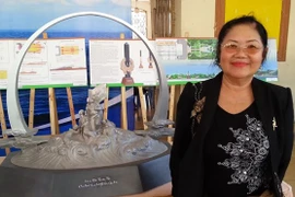 Ly Thi Lieu stands by her design “Those who laid down on the horizon” (Photo: laodong.com.vn)