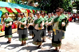 Lao people in the New Year festival (Photo: VNA)
