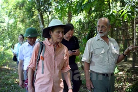 Secretary of the US Department of the Interior Sally Jewell visits the Cuc Phuong National Park (Photo: VNA)