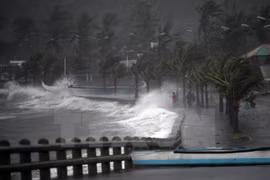 Tropical storm Jangmi is sweeping the southern Philippines. - Photo: AFP
