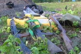 Objects seized include three AK rifles (Photo: Son La Police)