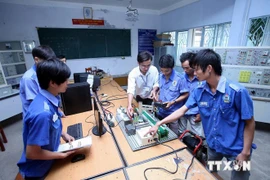 An industrial electronics class at the Ninh Thuan vocational college (Photo: VNA)