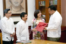 Yucatan Governor Rolando Zapata Bello receives Vietnamese Ambassador to Mexico Le Linh Lan (Ms) (Photo: VNA)