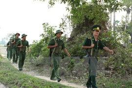 Vietnamese border guards patrol Vietnam-Cambodia border (Photo:VNA)