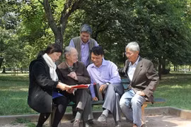 The Vietnamese documentary makers meet with Pierre Bonny, a former French soldier who was in the Indochina war (Photo courtesy of film crew)