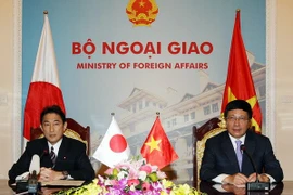 Deputy Prime Minister and Foreign Minister Pham Binh Minh (R) and Japanese Foreign Minister Fumio Kishida met the media after their talks. Photo: VNA