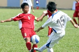 A footballer of the Vietnamese team (red)