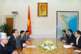The reception for the DPRK delegation (R) in Hanoi on Jan.30 (Photo: VNA)