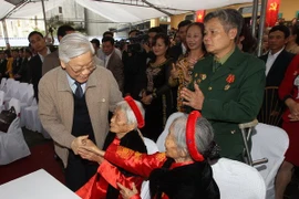Party General Secretary Nguyen Phu Trong joins residents of Thanh Xuyen 4 Hamlet (Photo: VNA)