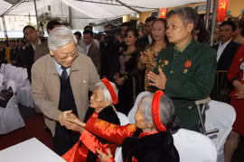 Party General Secretary Nguyen Phu Trong joins residents of Thanh Xuyen 4 Hamlet (Photo: VNA)