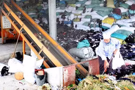 A waste disposal factory in Quang Tan commune, Thanh Hoa province that helps to handle the solid waste disposed by five communes across Quang Xuong district and the neighbouring Le Mon Industrial Park (Photo: VNA)