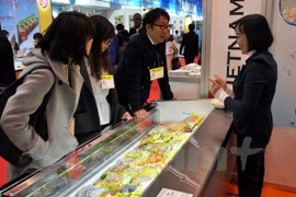 Japanese investors show interests in Vietnamese products. (Photo: VNA)