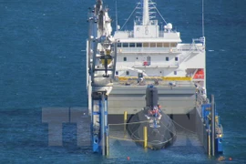 Heavy lift vessel Rolldock Storm carrying the Kilo submarine arrived at the Cam Ranh port in central Khanh Hoa province on June 30. (Photo: VNA)