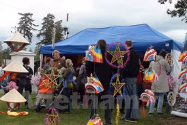 The stall of Vietnamese Embassy in Norway at the 2015 International Children’s Festival in Hamar, Norway. (Photo: VNA)