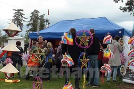 The stall of Vietnamese Embassy in Norway at the 2015 International Children’s Festival in Hamar, Norway. (Photo: VNA)