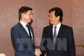Prime Minister Nguyen Tan Dung (R) receives Trade Minister of the Eurasian Economic Commission Andrei A. Slepnhev (Photo: VNA)