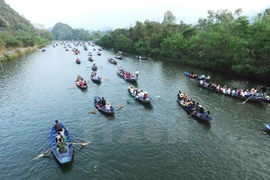 Visitors sail Suoi Yen (Yen Stream) to Huong Pagoda. Photo: VNA