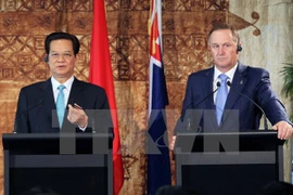 PM Nguyen Tan Dung (L) and his New Zealand counterpart John Key at the press conference following their talks (Photo: VNA)