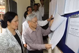 Party General Secretary Nguyen Phu Trong inspects preparations for election (Photo: VNA)