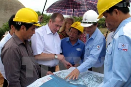 Sergey Levchenko, Deputy Chairman of the Russian State Duma Energy Committee (second, left), visits an area planned for building a nuclear power plant in Ninh Thuan province (Photo: VNA)