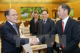 National Assembly Chairman Nguyen Sinh Hung meets newly-accredited ambassadors and heads of Vietnamese representative offices abroad. Photo: VNA