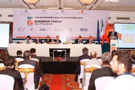 Vietnam - Italy business forum on Nov. 24 (Photo: VNA)