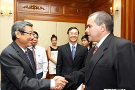 Vice Chairman of Ho Chi Minh City’s People’s Committee Hua Ngoc Thuan receives President Luis Enrique Gonzalez Acosta (Photo:VNA)