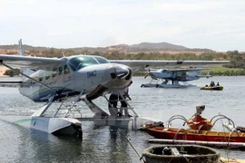 Two seaplanes land at Bau Trang lake (Photo: VNA)