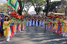Flower tribute to Tay Son great heroes in Tay Son - Tam Kiet Temple. (Photo: VNA)